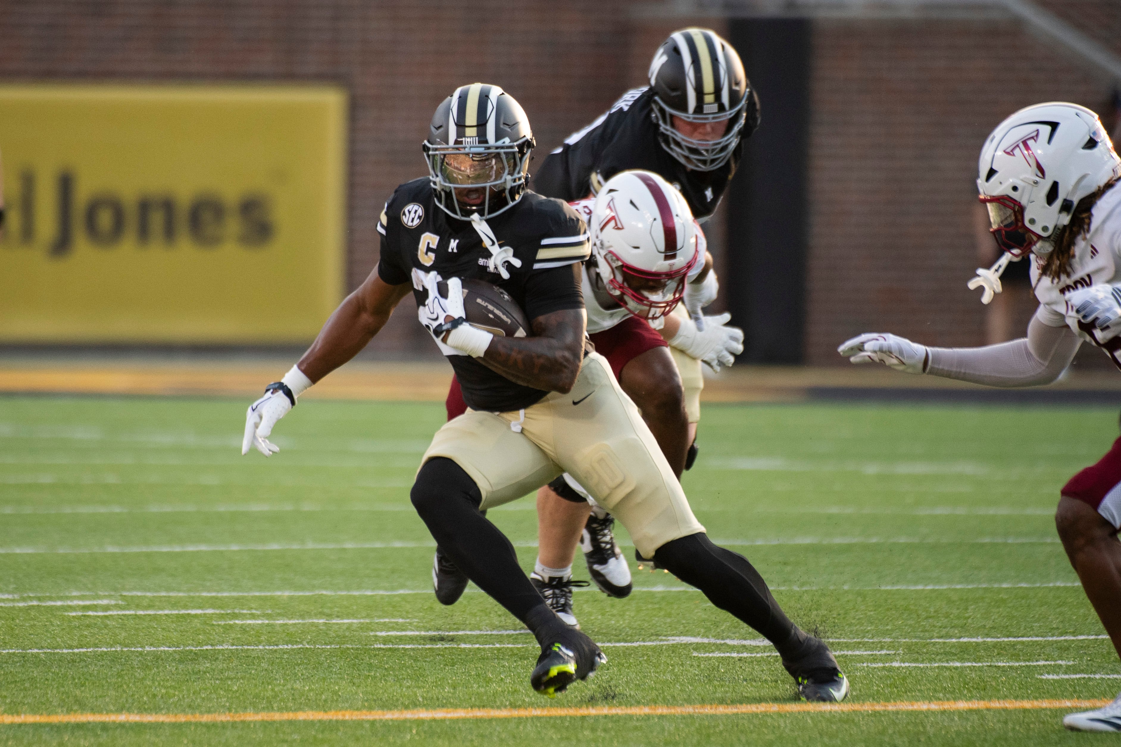 No. 20 Missouri Tigers Defeat Troy Trojans 27-17