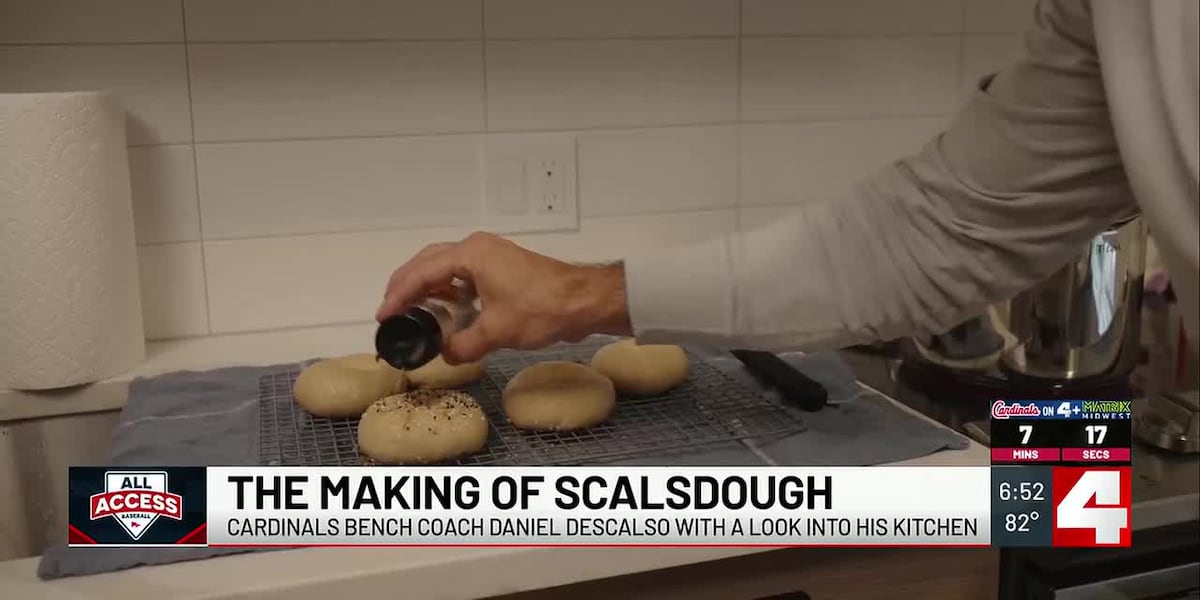 Cardinals bench coach Daniel Descalso brings bagel-making hobby to clubhouse