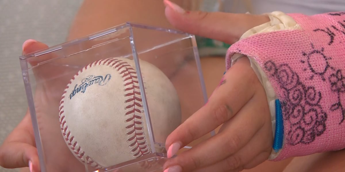 Cardinals fan gives home-run baseball to young girl