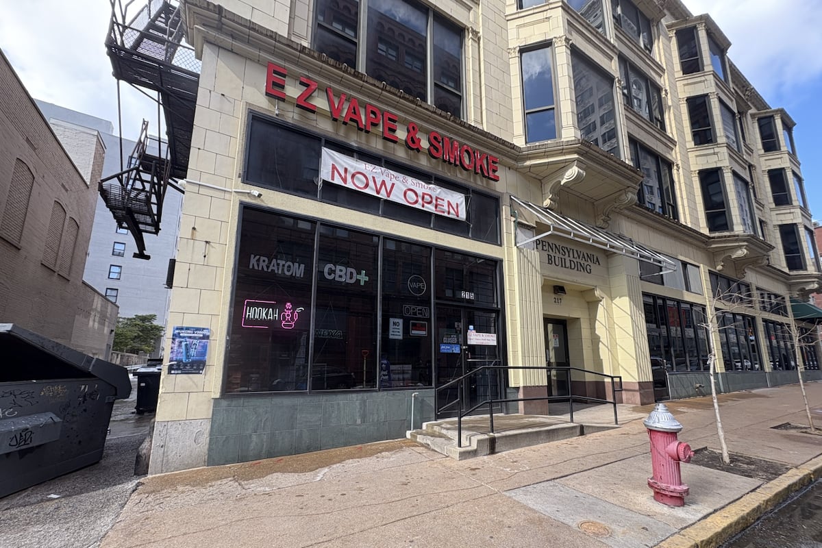 St. Louis vape shop closed for alleged illegal THC sale to police, back open as owner appeals permit revocation St. Louis vape shop closed for alleged illegal THC sale to police, back open as owner appeals permit revocation