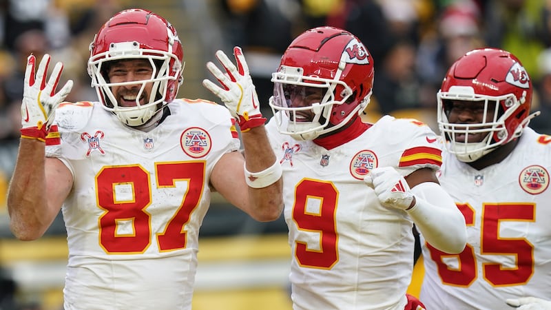 Kansas City Chiefs tight end Travis Kelce (87) celebrates his touchdown against the Pittsburgh...
