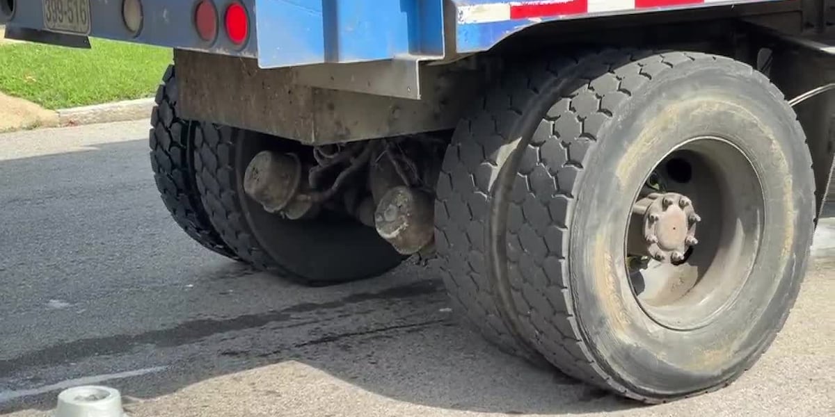 ‘We shouldn't have to suffer like this': St. Louis resident complains of foul-smelling liquid leaking from city trash trucks