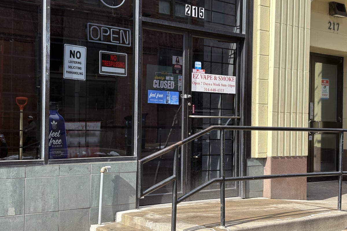 St. Louis vape shop closed for alleged illegal THC sale to police, back open as owner appeals permit revocation St. Louis vape shop closed for alleged illegal THC sale to police, back open as owner appeals permit revocation